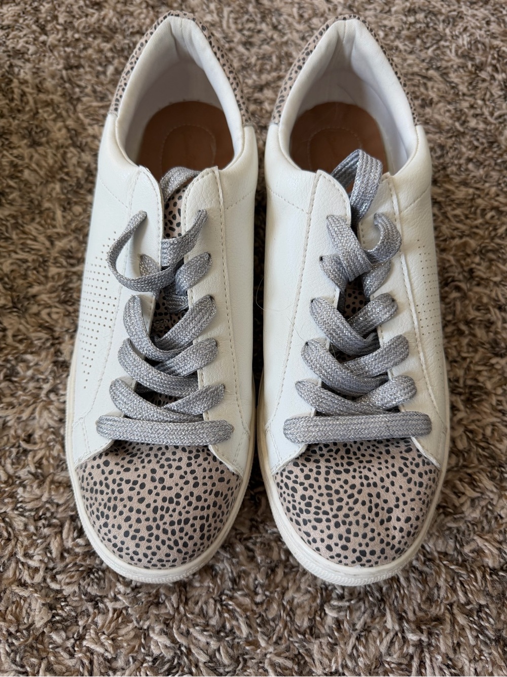 Universal Thread White Leather Sneakers with Speckled Toe and Silver Laces